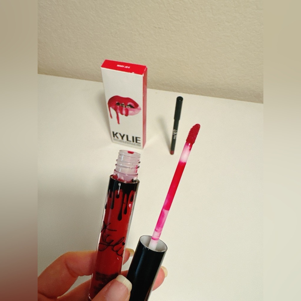 Kylie Cosmetics Lip Kit Mary Jo K Matte Liquid Lipstick & Lip Liner Set - Picture 4 of 8